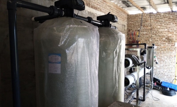 每小時(shí)4噸反滲透純凈設(shè)備，南寧純凈水設(shè)備廠家