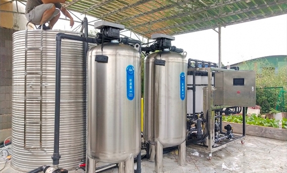 處理量每小時8噸超濾設備，解決河水渾濁、雜質多、色度、氣味、細菌含量超標